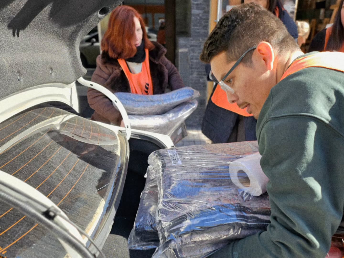 Voluntarios colaborando en una actividad comunitaria de CCF